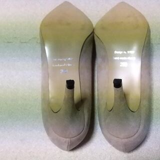 【ほぼ未使用】7cmヒールのベージュのパンプス25.0cmの画像