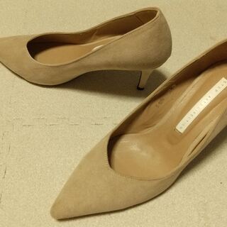 【ほぼ未使用】7cmヒールのベージュのパンプス25.0cm