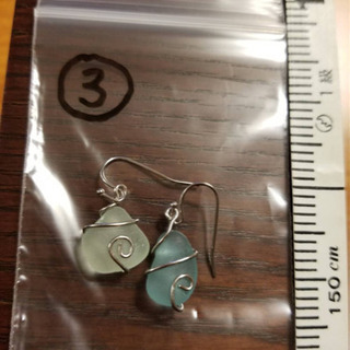ハンドメイド  シーグラスピアス  300円の画像