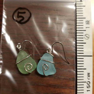 ハンドメイド  シーグラスピアス 300円の画像