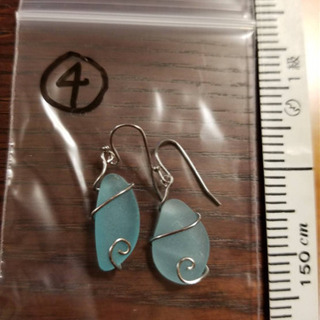 ハンドメイド  シーグラスピアス 300円