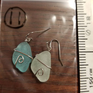 ハンドメイド　　シーグラス ピアス　　300円の画像