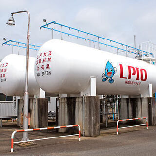 【正社員登用制度あり】LPガス充填工場作業スタッフ/経験者歓迎/車通勤OKの画像