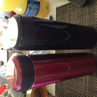 赤と黒の魔法瓶２本セット