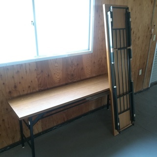 折畳みテーブルの画像