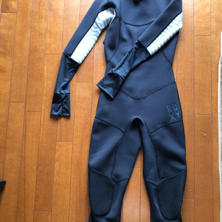 未使用　ロキシー　ウェットスーツ  レディース 