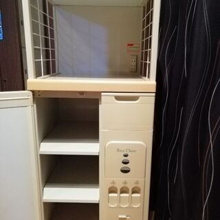 キッチン収納庫の画像