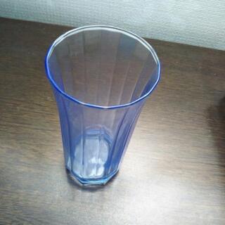 グラスのコップ　ブルー　2つの画像