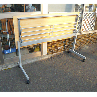 美品【折りたたみ式 会議テーブル】幅150cm 跳ね上げ式天板 スタッキング 会議用テーブル オフィス用テーブル オフィステーブル ミーティン用グテーブル ミーティングテーブル 札幌 本郷通店 美品【折りたたみ式 会議テーブル】幅150cm 跳ね上げ式天板