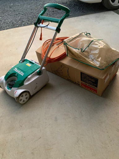 マキタ　makita 芝刈り機　MLM2851 芝刈機　芝生　芝