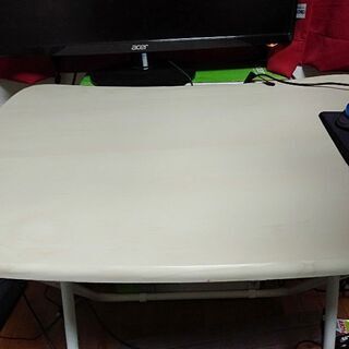 白いテーブル半額5000円(今日まで)