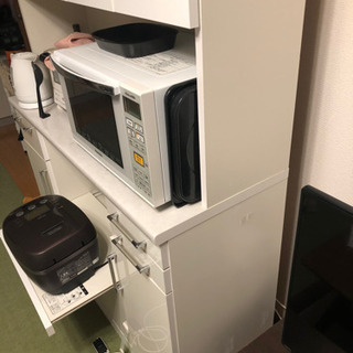 オーソドックスな食器棚(取引成立しました)