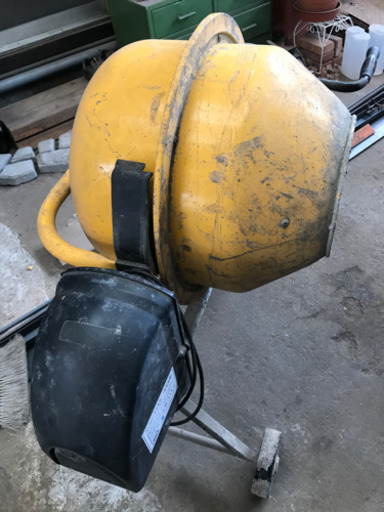 コンクリートミキサー　モルタルミキサー