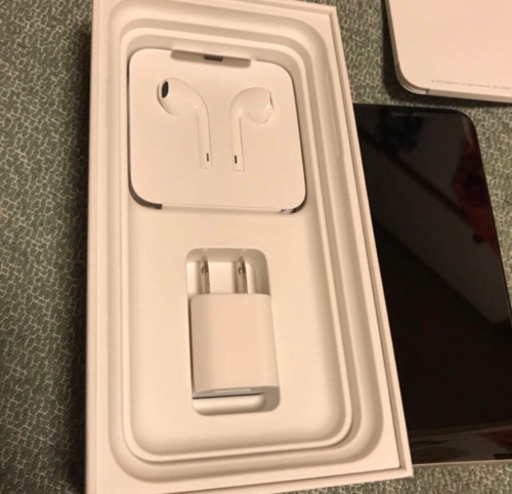 新品未使用★分割不可★iPhone11本体simフリー64GB