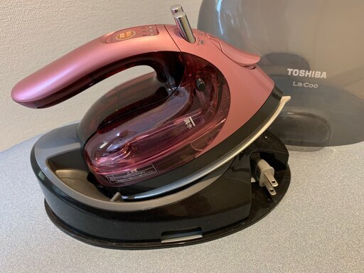 TOSHIBA アイロン本体とアイロン台セット（スチーム付き）