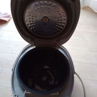 炊飯器 ☆SANYO ５,５合炊きの画像