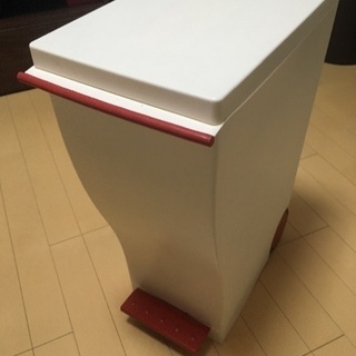 【6/13まで引取希望】おしゃれゴミ箱３３Lの画像