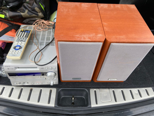 値下げしました。CDプレーヤーとスピーカー