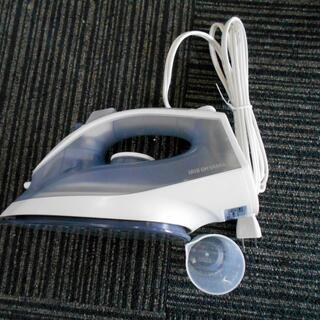 アイリスオオヤマ　IRISOHYAMA　スチームアイロン　IRN-21C　LEDデスクライト　２点セット【T06B01】の画像