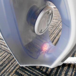 アイリスオオヤマ　IRISOHYAMA　スチームアイロン　IRN-21C　LEDデスクライト　２点セット【T06B01】の画像