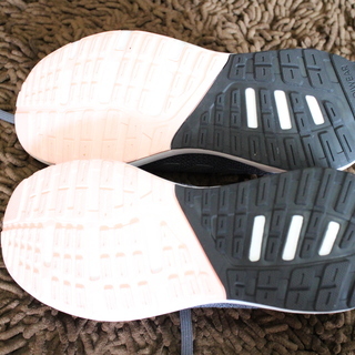 アディダスのスニーカー　アディウェア　メッシュタイプ　￥６０００円くらいした物で軽くて履きやすい　店内で試着のみ未使用品の画像