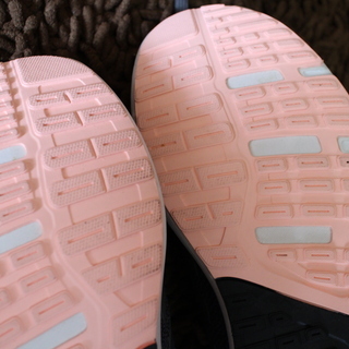 アディダスのスニーカー　アディウェア　メッシュタイプ　￥６０００円くらいした物で軽くて履きやすい　店内で試着のみ未使用品の画像