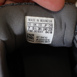 アディダスのスニーカー　アディウェア　メッシュタイプ　￥６０００円くらいした物で軽くて履きやすい　店内で試着のみ未使用品の画像