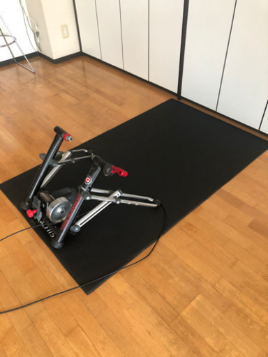 固定ローラー台ミノウラV270と衝撃吸収シート（Zwift対応）