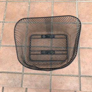 スーパーカブDXフロントのカゴの画像