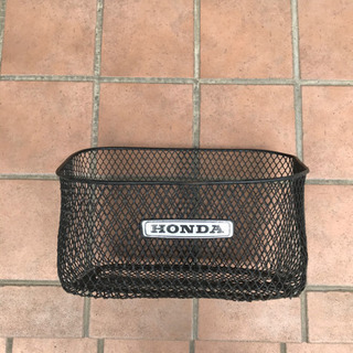 スーパーカブDXフロントのカゴ