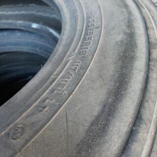 205/85R16 ダンロップ スタッドレスの画像