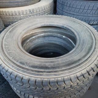 205/85R16 ダンロップ スタッドレスの画像