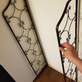 細いデザインスチール棚