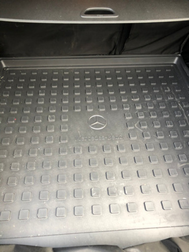 ベンツ　CLAシューティングブレイクの荷室カバー