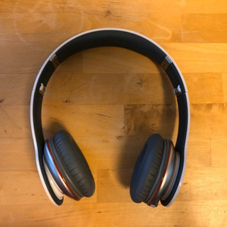 『譲る方が決まりました。ありがとうございました』説明文をお読みください！Beats by Dr.Dre Solo HD White（レア）ビーツバイドクタードレ　ヘッドホン。の画像