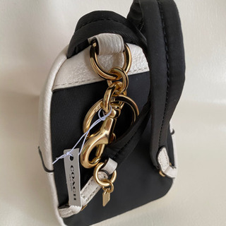 【新品】COACH ポーチ キーホルダー リュックサック型の画像