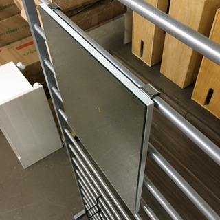 引っ掛け金具付きミラー激安300円！数量限定で大放出！引っ掛け金具を応用しドレッサー、卓上など使い方は様々の画像