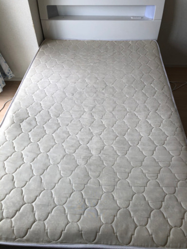 セミダブルベッド