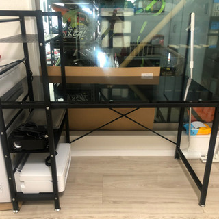 パソコンデスクの画像