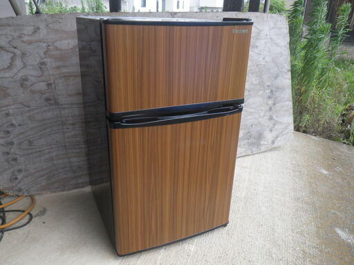 2017年製 美品 S-cubism 90L 2ドア冷凍冷蔵庫 WR-2090WD 左右ドア開き対応 お洒落な木目調