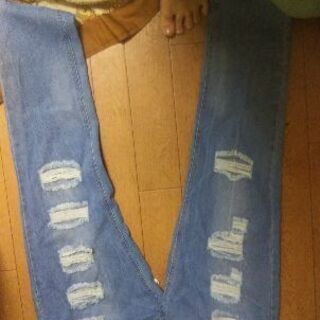 ダメージジーンズ