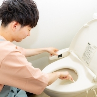 【出勤時間自由☆】駅近オフィス清掃バイト！完全土日休み