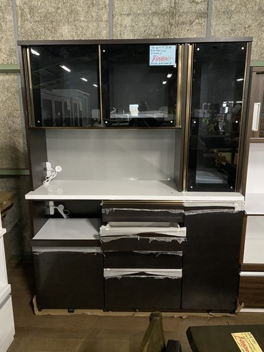 食器棚まつり開催中です！あの有名メーカーの食器棚15万円ヲ49800円で販売します！