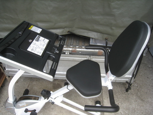 フィットネスバイク Fitness Bike デスク付 IMC-61 トレーニング器具 鉄人倶楽部 折り畳み式 中古美品 近く無料配達