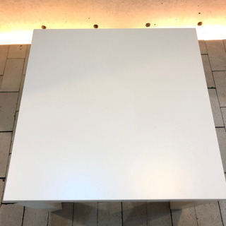 正方形テーブルの画像