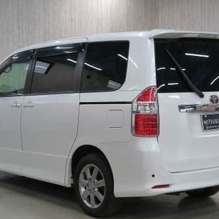 おはようございます！続々新着車両が入荷中です！ノア！後席モニタ付...