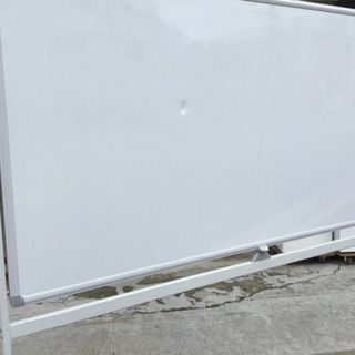 H▽①両面脚付きホワイトボード　凹み&角に欠け有り　の画像