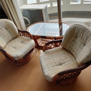 椅子２つ、テーブルのセット　無料で差し上げます