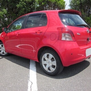 ヴィッツ　Ｕ　17年式　赤　車検2年　総額16万円の画像