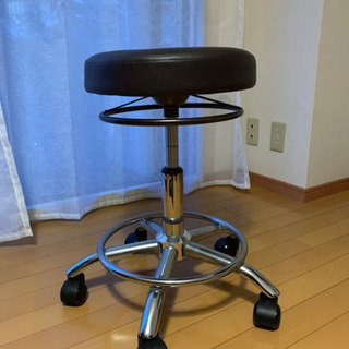 お譲りします。高さ調整可能スツール